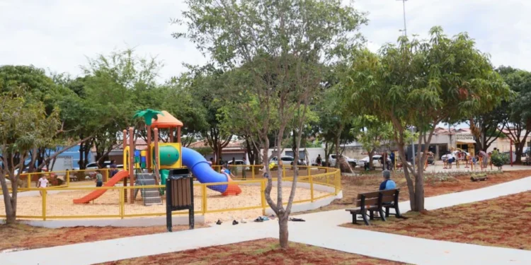 Moradores da Arso 53 e Arno 44 celebram transformação de áreas abandonadas em espaços de lazer