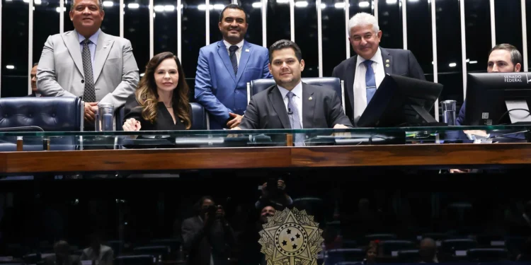 Senador Eduardo Gomes recebe o governador Wanderlei Barbosa e discute pautas do Tocantins e cenário político para 2026
