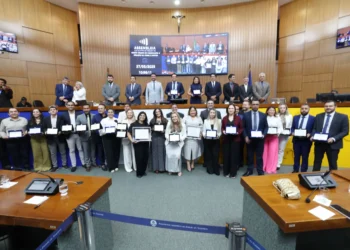 Unitins e Unirg são homenageadas pela Aleto em sessão solene