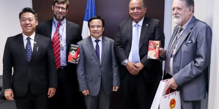 Vice-presidente do Senado, Eduardo Gomes recebe embaixador do Vietnã e é convidado para a solenidade de criação da Frente Brasil-ASEAN