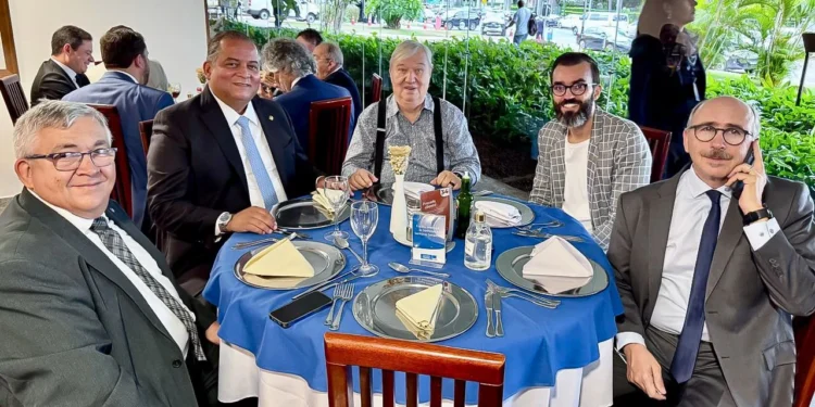 Vice-presidente do Senado, Eduardo Gomes recebe Frei Hans Stapel para discutir apoio à Fazenda da Esperança