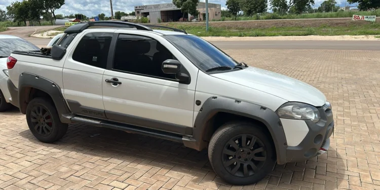 Em Paraíso, pai e filho inadimplentes ameaçam oficial de justiça e tentam fugir da Polícia Civil que apreende veículo alvo de mandado judicial