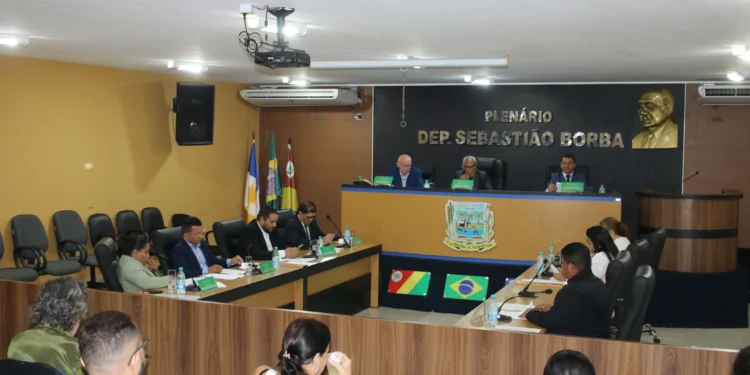 Bancada de oposição da câmara convoca secretária de educação em Miracema