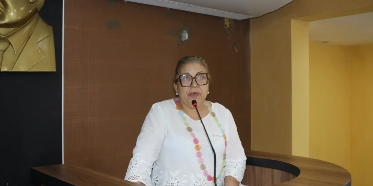 Maria Bala foca saúde e infraestrutura em Miracema