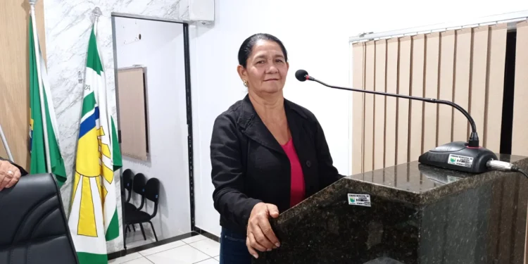 Adicional por serviços extraordinários para equipes da sala de vacina justifica pedidos de Eva Vieira em Lajeado