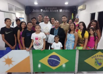 Afonso Tavares e membros da Associação Foto: Portal LJ