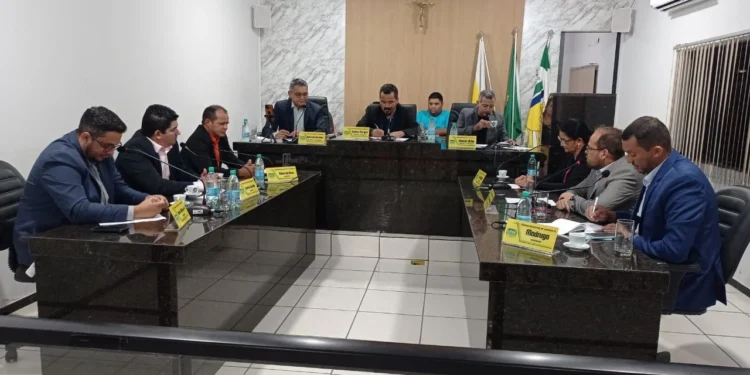 Lajeado: Vereadores solicitam que veículos automotivos contratados pelo executivo sejam do município
