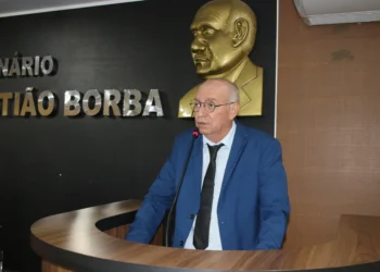 Branquinho quer distribuição de cestas básicas para comunidade carente