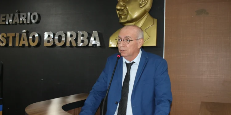 Branquinho quer distribuição de cestas básicas para comunidade carente