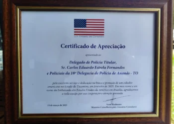 Placa com nota de agradecimento pelo relevante serviço prestado