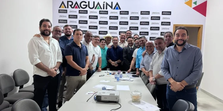 Presidente da Câmara de Araguaína, Max Fleury, e vereadores apresentam balanço da viagem a Brasília ao Executivo