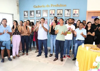 Prefeito e vice-prefeita de Tocantínia participam da celebração de aniversário de servidores municipais