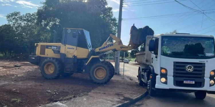 Além da roçagem, Zeladoria realiza capina, poda e retirada de entulho em Palmas