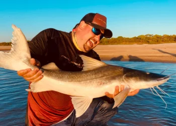 Luis Henrique da Silva veio de Belo Horizonte praticar a pesca esportiva no Tocantins - Foto: Divulgação Araguaia Ladge