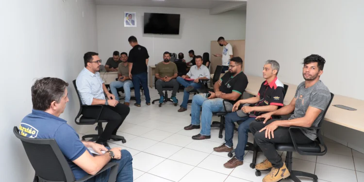 No local do atendimento, donos de empresas de desmonte ainda passam por uma orientação quanto o processo de regularização.
Foto: Felix Carneiro / Governo do Tocantins