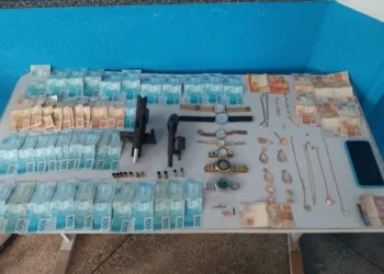 PMAM apreende mais de R$4 mil em ação contra sequestradores de gerente de banco no estado • Divulgação/PMAM