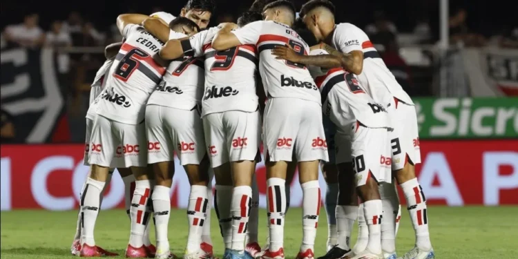 O que o São Paulo pensa sobre o gramado sintético do estádio do Palmeiras