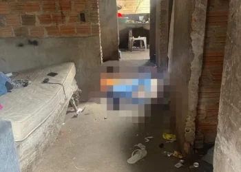 Corpo de mulher estava dentro de casa abandonada, em Gurupi — Foto: Divulgação/Portal Atitude TO