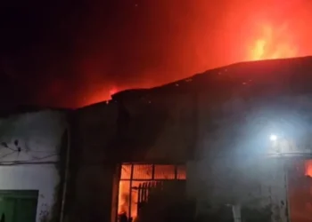 Incêndio atinge galpão no Centro do Rio nesta sexta-feira (7) • Divulgação/CBMERJ