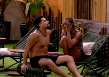 Vinicius e Aline, melhores amigos que entraram como uma dupla no BBB 25, se enfrentam no Paredão desta semana • Reprodução/Globoplay