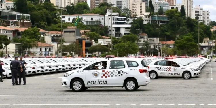 Homem furta viatura da PM e foge na Grande SP