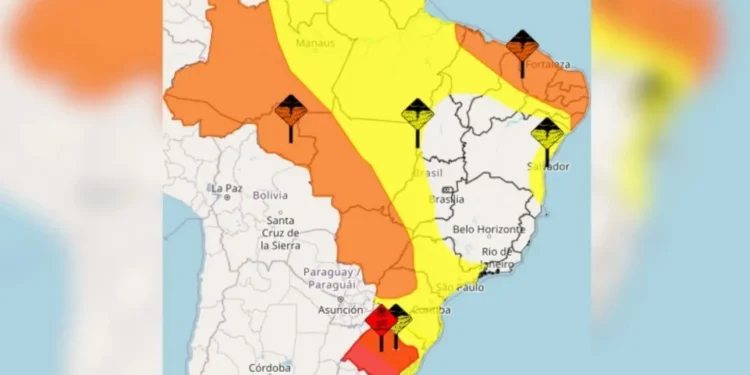 País está sob alerta de perigo para chuvas nesta terça (11), diz Inmet