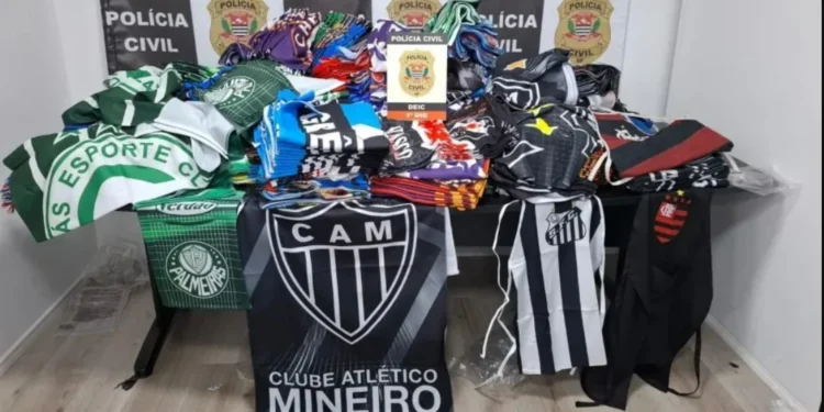 Operação apreende material esportivo falsificado • Polícia Civil