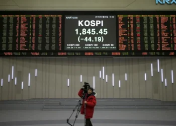 Painel eletrônico da KOSPI na bolsa da Coreia em Seul • 20/01/2016REUTERS/Kim Hong-Ji