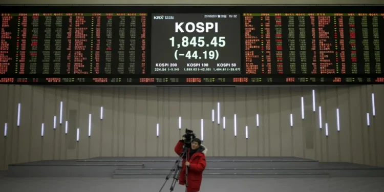 Painel eletrônico da KOSPI na bolsa da Coreia em Seul • 20/01/2016REUTERS/Kim Hong-Ji