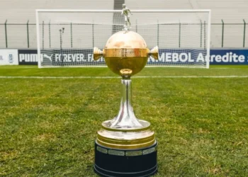 Troféu da Libertadores Sub-20 • Foto: Divulgação/ Conmebol