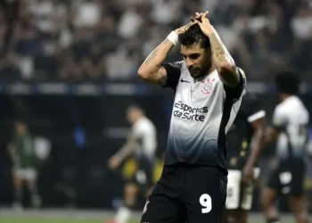 Yuri Alberto lamenta derrota do Corinthians — Foto: Marcos Ribolli