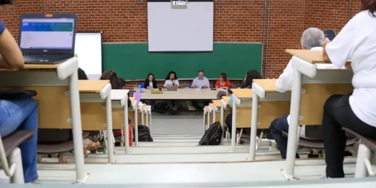 Acesso ao ensino superior pelo Fies tem caído nos últimos anos • Fabio Rodrigues-Pozzebom/Agência Brasil