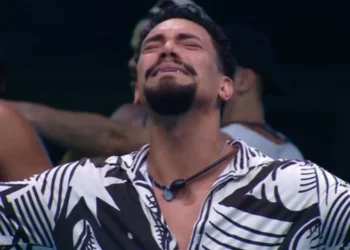 Vinícius chegou à Festa do Líder de Maike de madrugada após concluir o desafio do Barrado no Baile • Reprodução/Globoplay