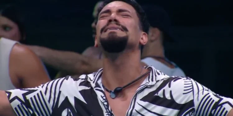 Vinícius chegou à Festa do Líder de Maike de madrugada após concluir o desafio do Barrado no Baile • Reprodução/Globoplay