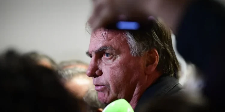 Entorno de Bolsonaro aponta rito a jato e vê prisão nos próximos meses