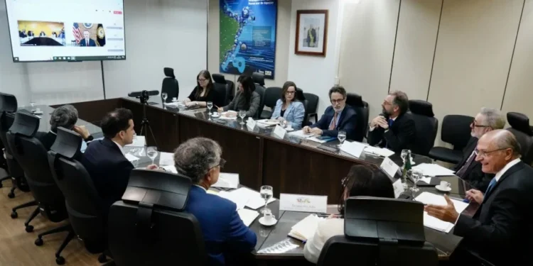 Equipe de Alckmin durante primeira reunião com secretário de Comércio dos EUA • Cadu Gomes/VPR