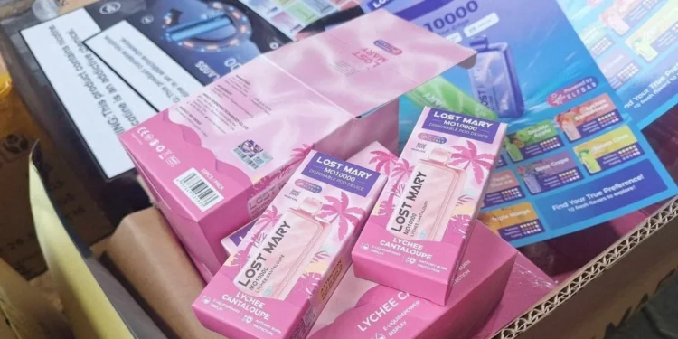 Estudo apontou que líquido dos vapes descartáveis são contaminados com metais tóxicos ainda desligados crédito: Getty Images