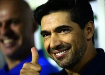 Abel Ferreira, técnico do Palmeiras, contra o Botafogo-SP — Foto: Marcos Ribolli