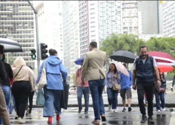 Passagem de frente fria faz cair a temperatura região Sudeste • Tomaz Silva/Agência Brasil