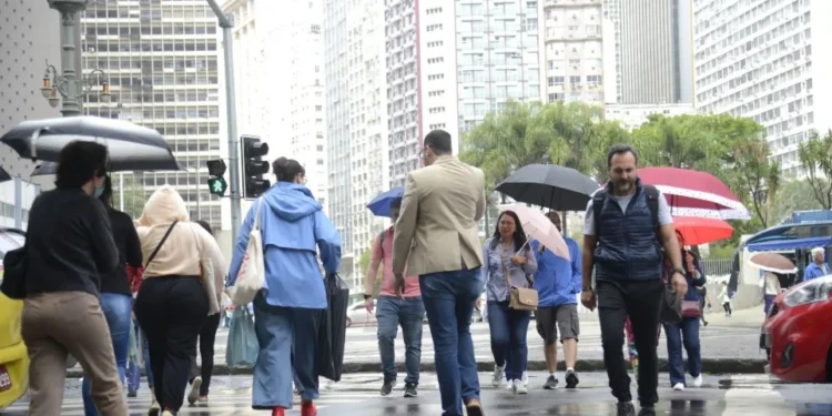 Passagem de frente fria faz cair a temperatura região Sudeste • Tomaz Silva/Agência Brasil