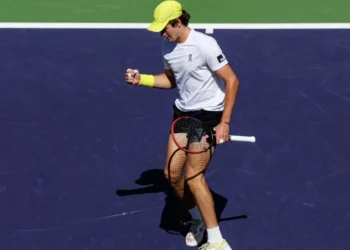 João Fonseca vence jogo válido pelas quartas de final, em Phoenix • Frey/TPN/Getty Images