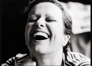 Elis Regina, que morreu em 1982, completaria 80 anos nesta segunda (17) • undefined