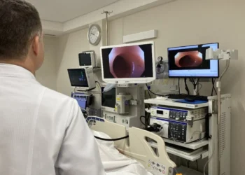 Colonoscopia: campanha que previne câncer colorretal reduz a idade indicada