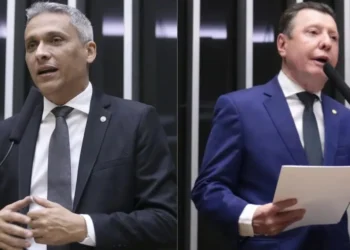 Queixa de Gayer (e) é referente às falas de Nelton (d) em um podcast em 2023 • Kayo Magalhães / Câmara dos Deputados/Bruno Spada/Câmara dos Deputados