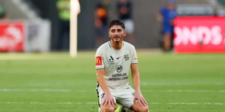 Jogador gay da Austrália diz receber ameaças de morte todos os dias