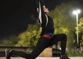 Fazer exercício antes de dormir prejudica a qualidade do sono? Entenda