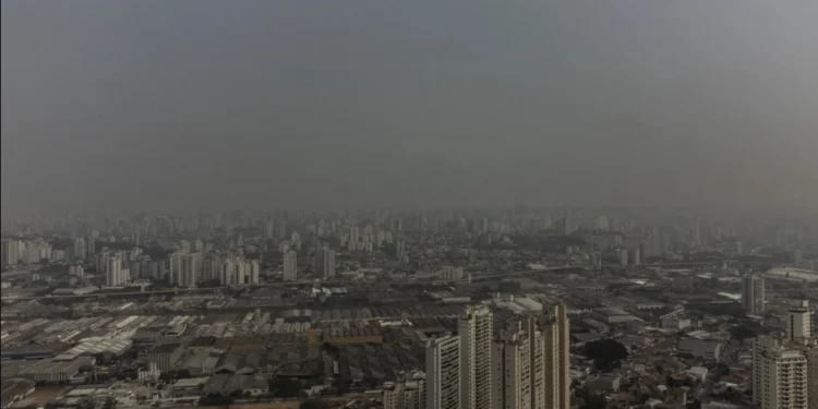 Ar poluído na cidade de São Paulo • FÁBIO VIEIRA/FOTORUA/ESTADÃO CONTEÚDO