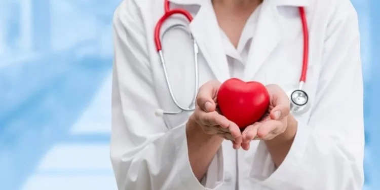 Hirofumi Tanaka, especialista em saúde cardiovascular, explica que a natação ajuda a reduzir a pressão arterial e melhora a eficiência do sistema cardiovascular, desafiando os pulmões a atender às demandas de uma frequência cardíaca elevada. crédito: Arquivo/MS