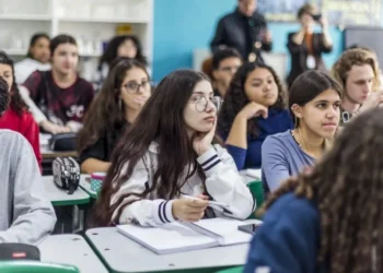 Com bolsa e materiais gratuitos, programa da Rede Nacional de Cursinhos Populares quer incentivar interesse por Enem e ingresso em universidades públicas • Paulo Savala/Secretaria da Educação do Estado de São Paulo