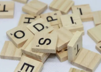 Escrita ou som semelhante de palavras causa confusão na hora de falar em outro idioma • Clarissa Watson/Unsplash